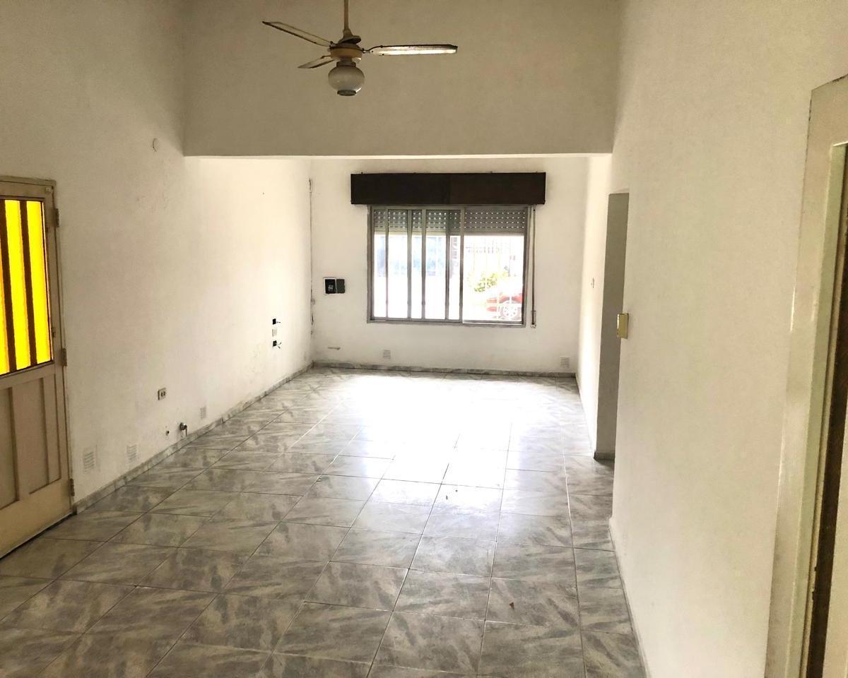 Casa en venta 1 dormitorio + comodín y cochera doble
