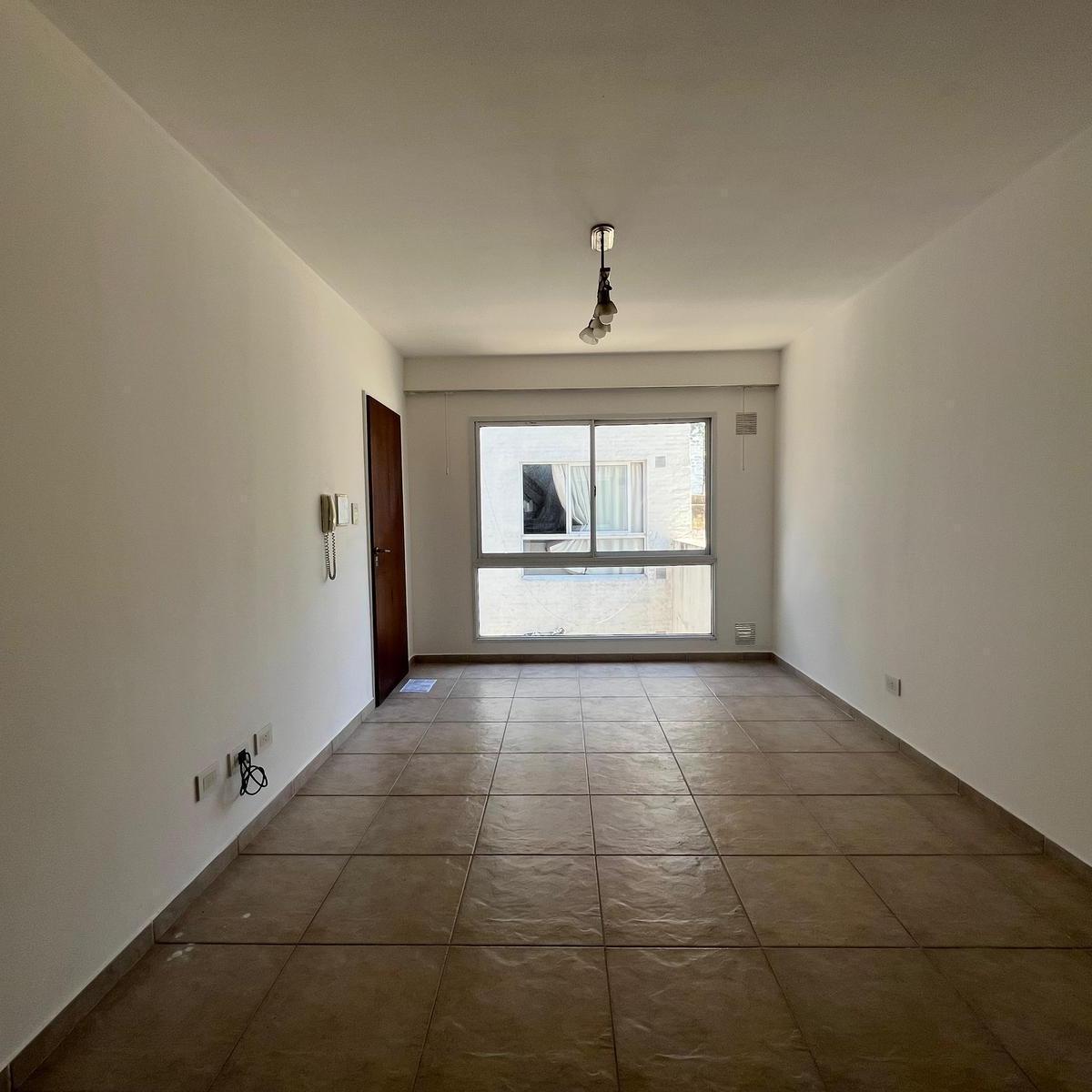 Departamento en Luis Agote 3