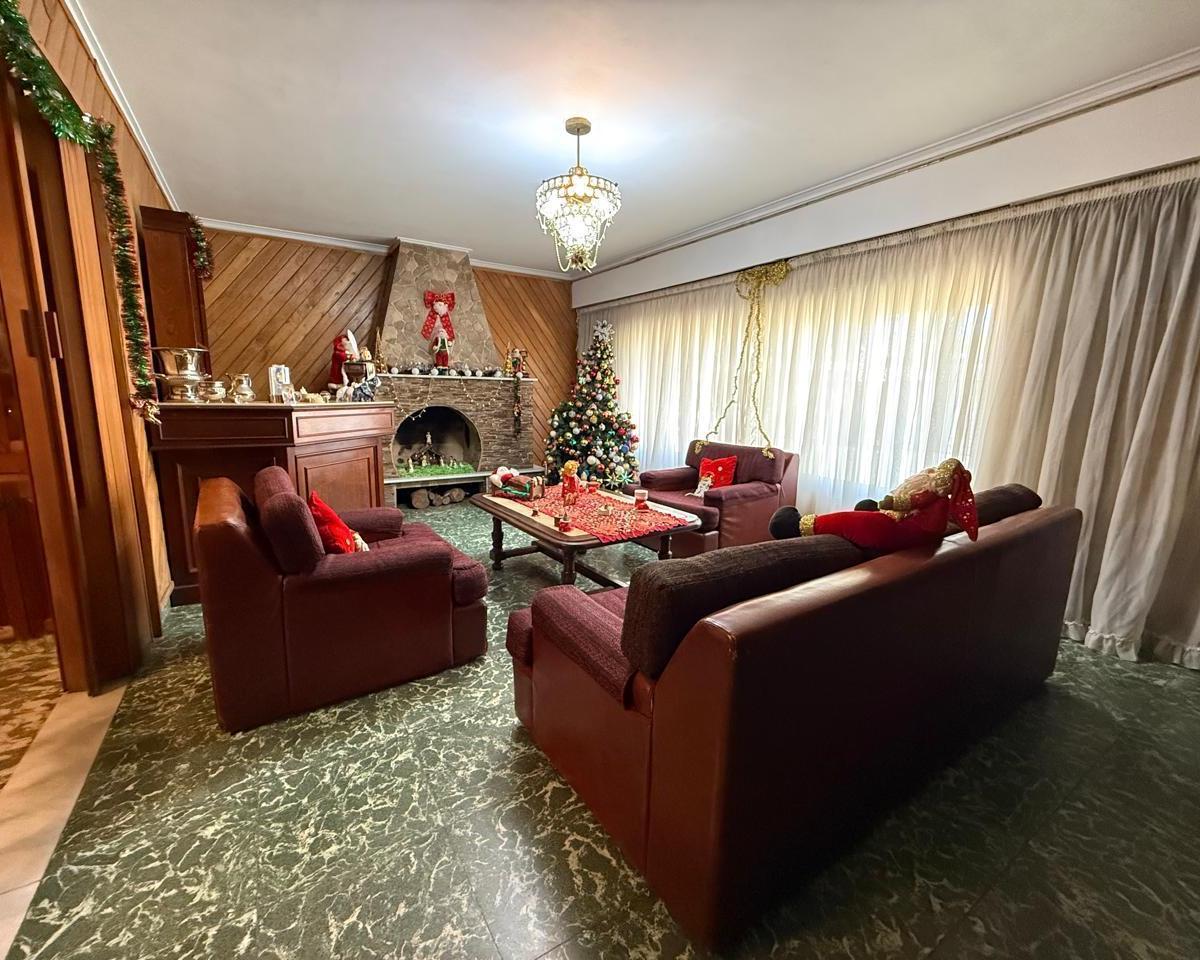 Venta - Casa 3 Dorm. con Cochera Doble 5