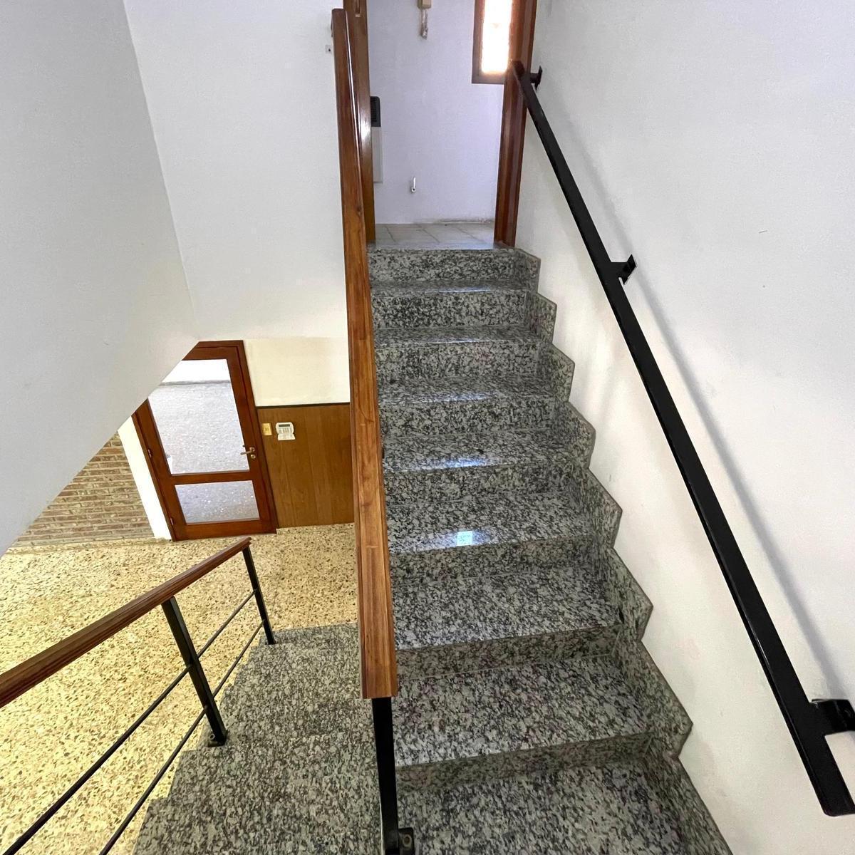 Venta - Casa 3 dormitorios cochera y patio verde en Echesortu