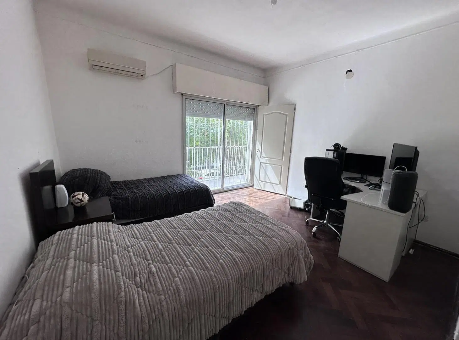 VENTA Casa en barrio España y Hospitales 5