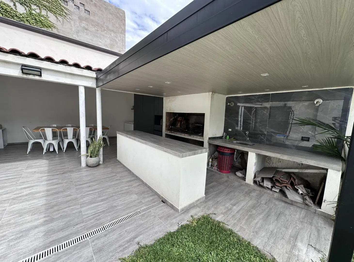 VENTA Casa en barrio España y Hospitales 3