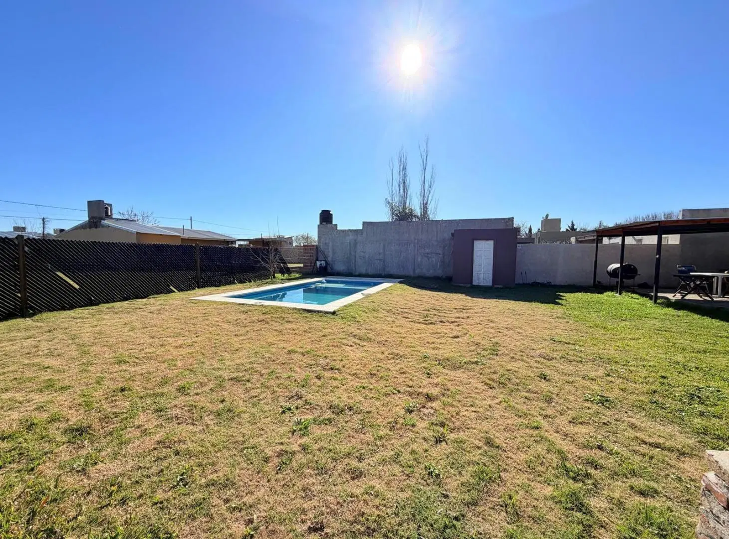 Casa de tres dormitorios con pileta 8