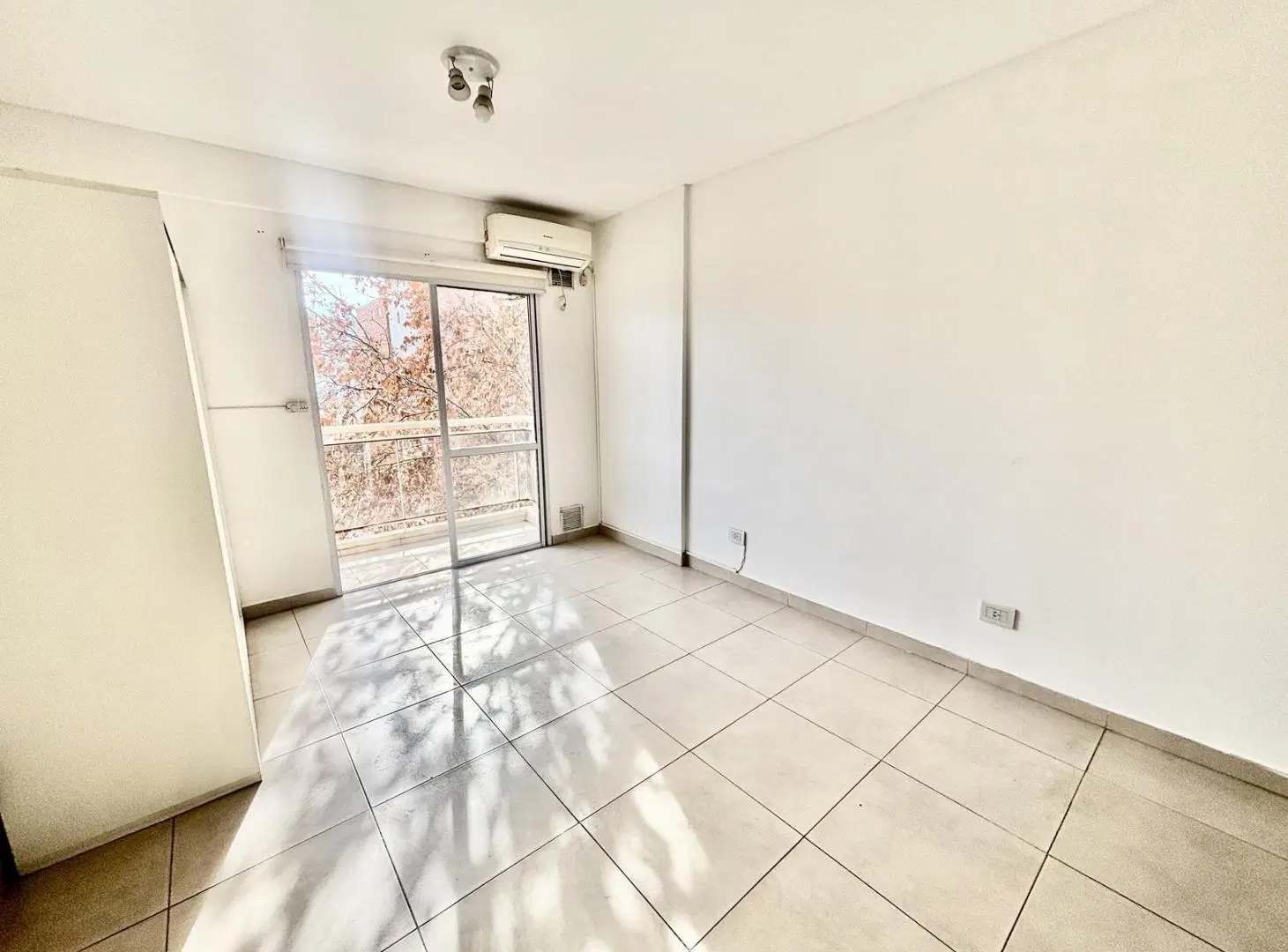 Monoambiente en Venta en Barrio Lourdes con Patio Exclusivo y Balcón 8
