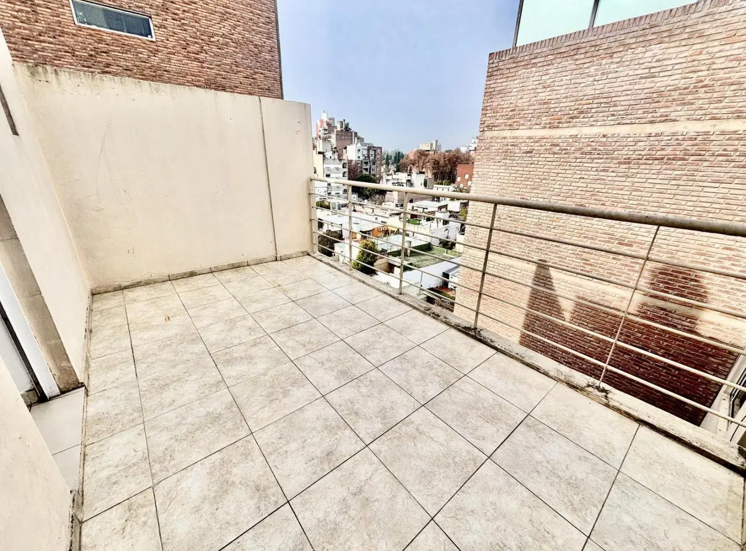 Monoambiente en Venta en Barrio Lourdes con Patio Exclusivo y Balcón 3