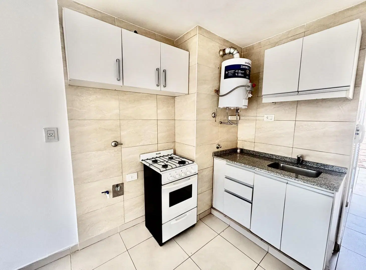Monoambiente en Venta en Barrio Lourdes con Patio Exclusivo y Balcón 5