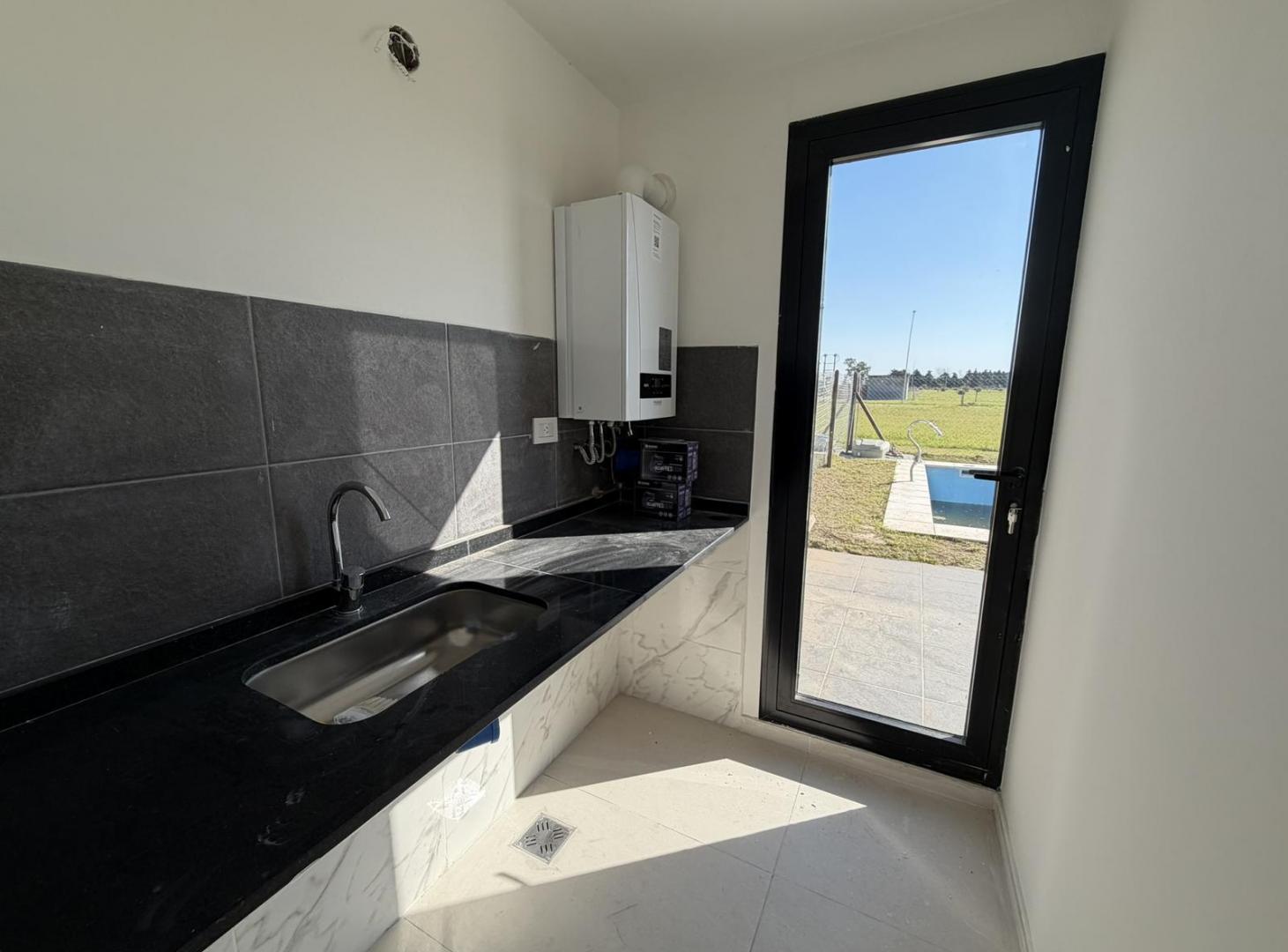 Foto de VENTA Casa sobre Avenida principal en Ecotierra, Pueblo Esther., imagen 2