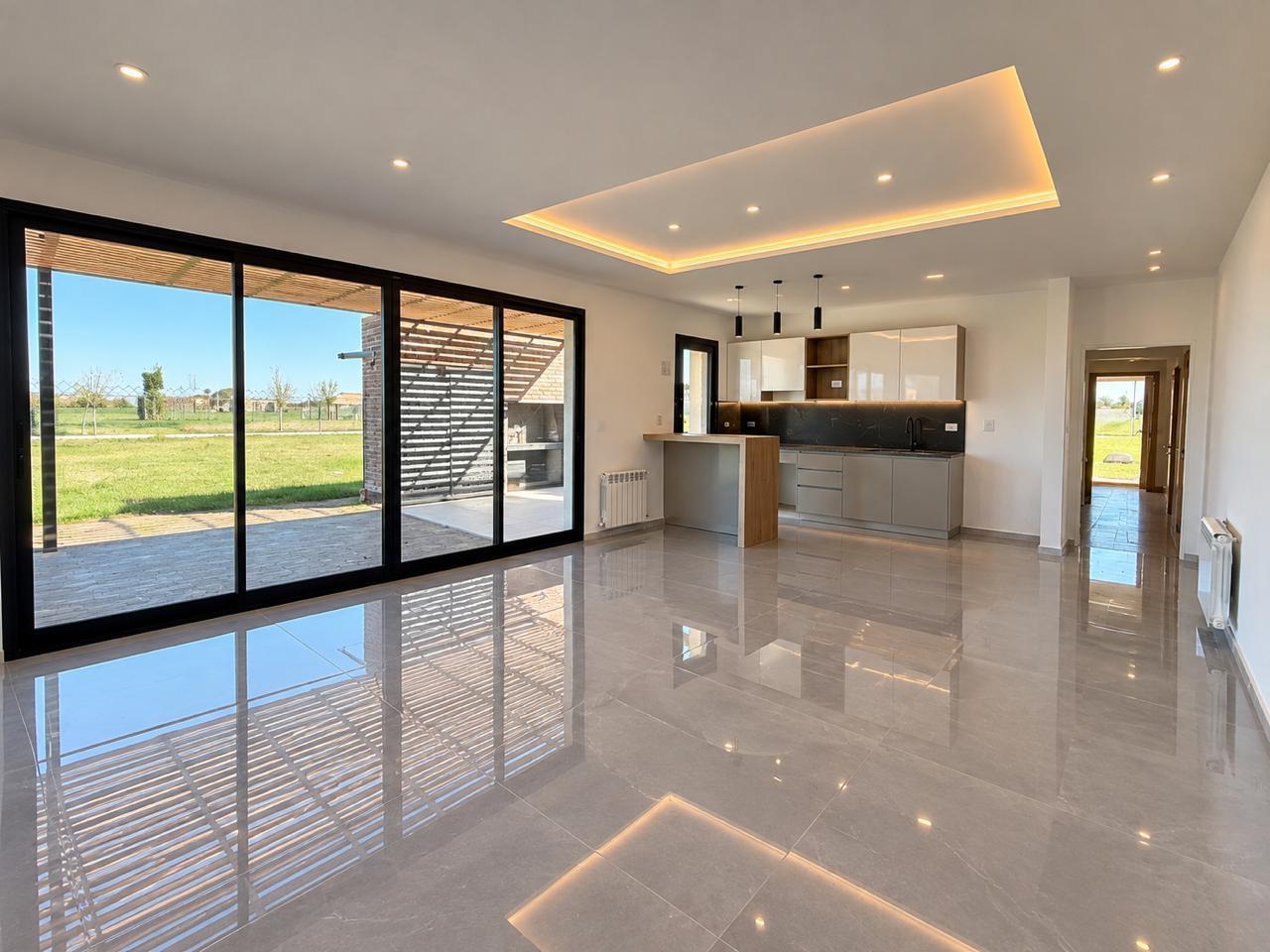 VENTA Casa sobre Avenida principal en Ecotierra, Pueblo Esther.