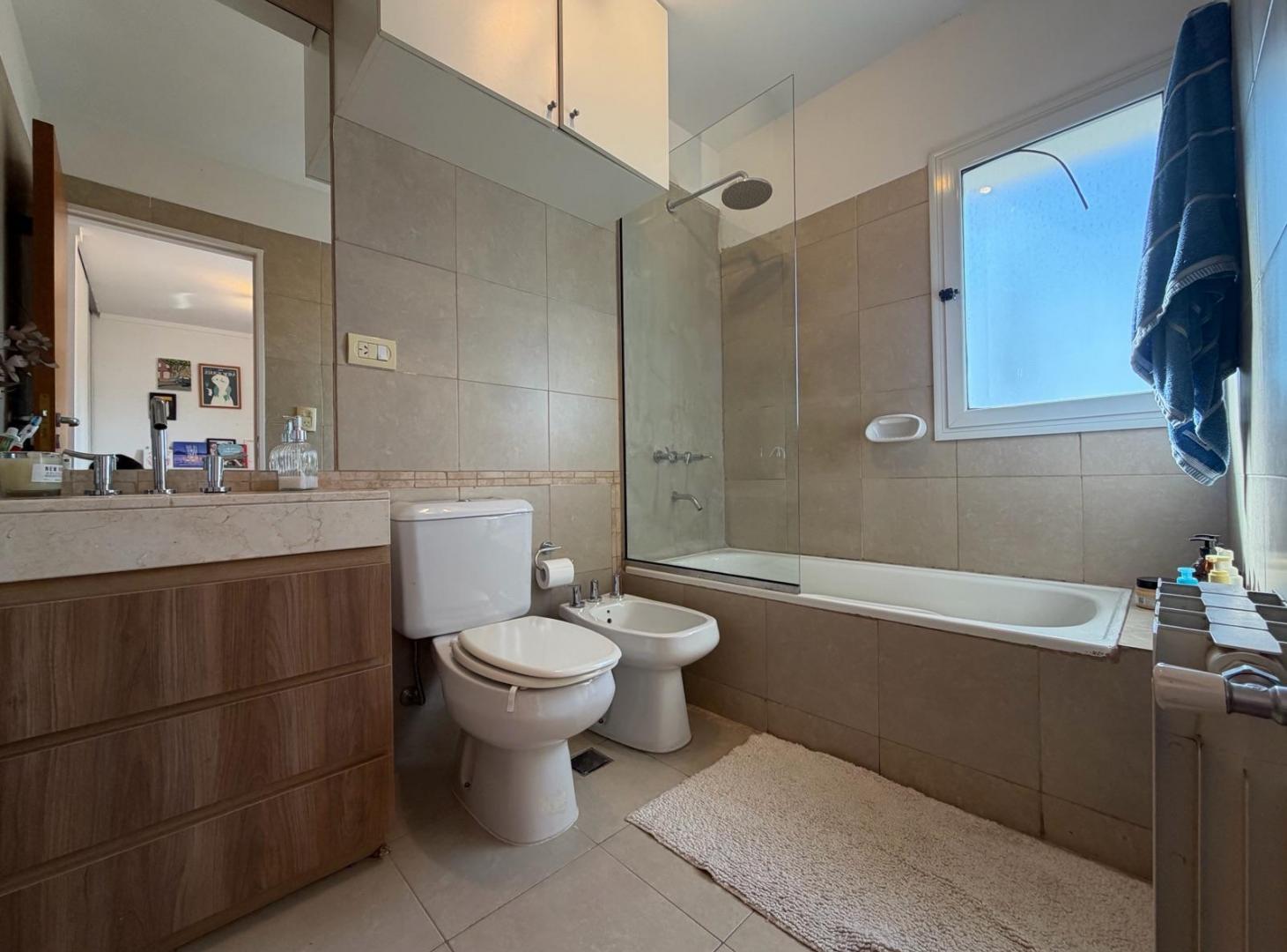 Foto de VENTA DUPLEX 2 DORMITORIOS CON 2 COCHERAS EN ZONA RIO, ROSARIO, imagen 5