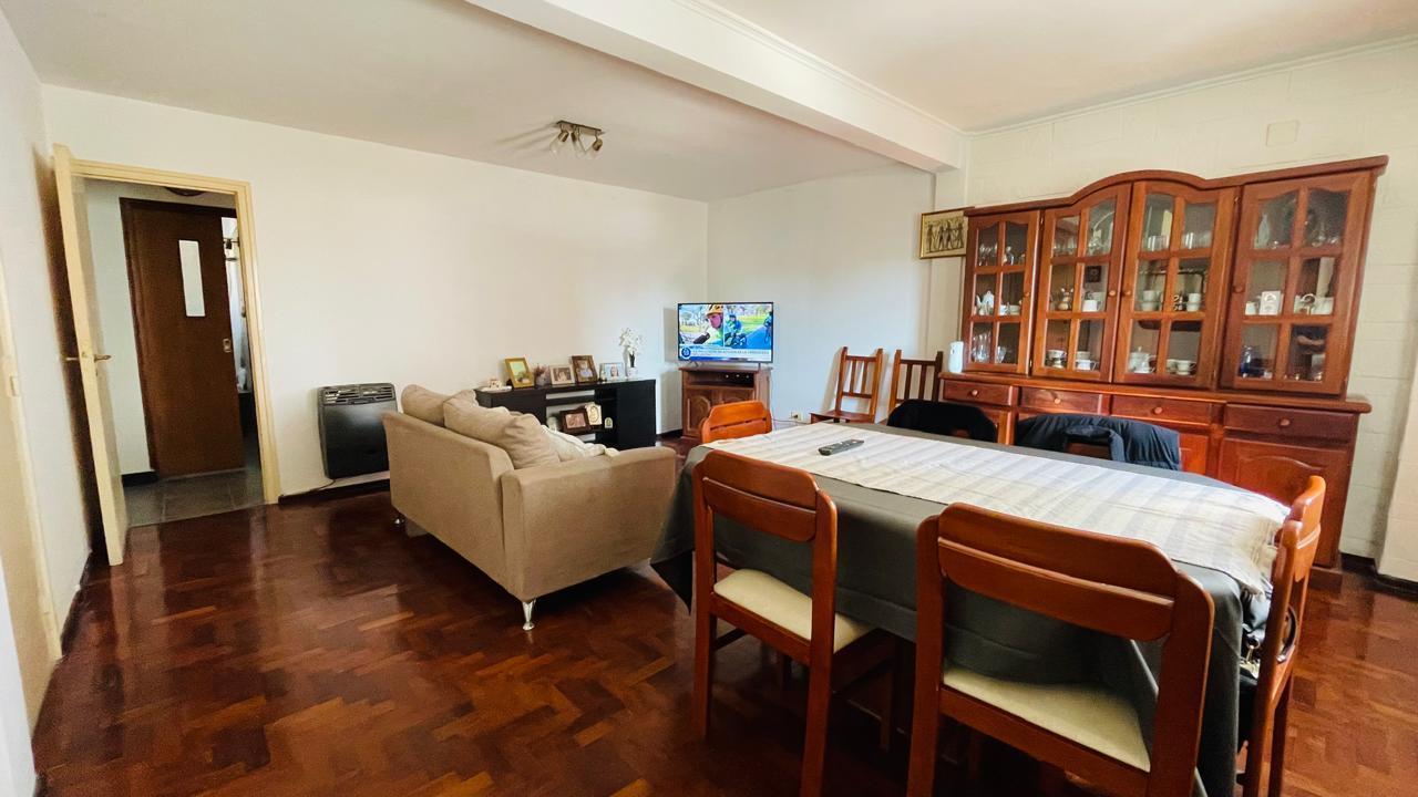 Foto de Venta - Departamento 2 dormitorios con balcon al frente Rosario centro, imagen 1