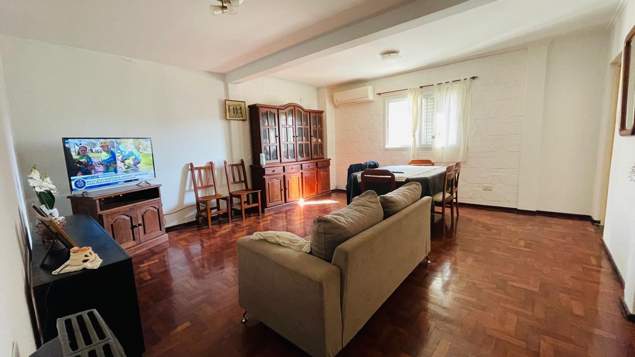 Foto de Venta - Departamento 2 dormitorios con balcon al frente Rosario centro, imagen 2
