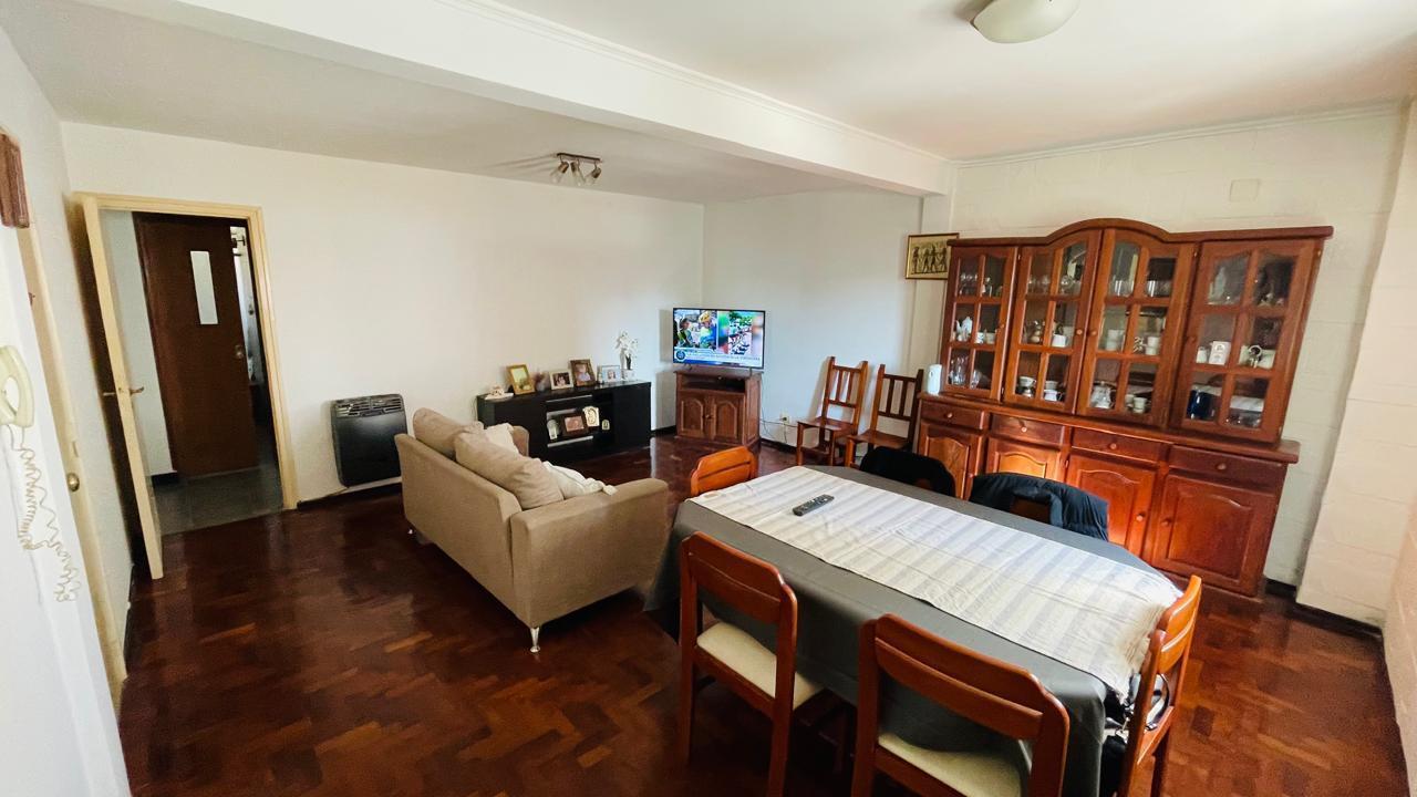 Foto de Venta - Departamento 2 dormitorios con balcon al frente Rosario centro, imagen 3