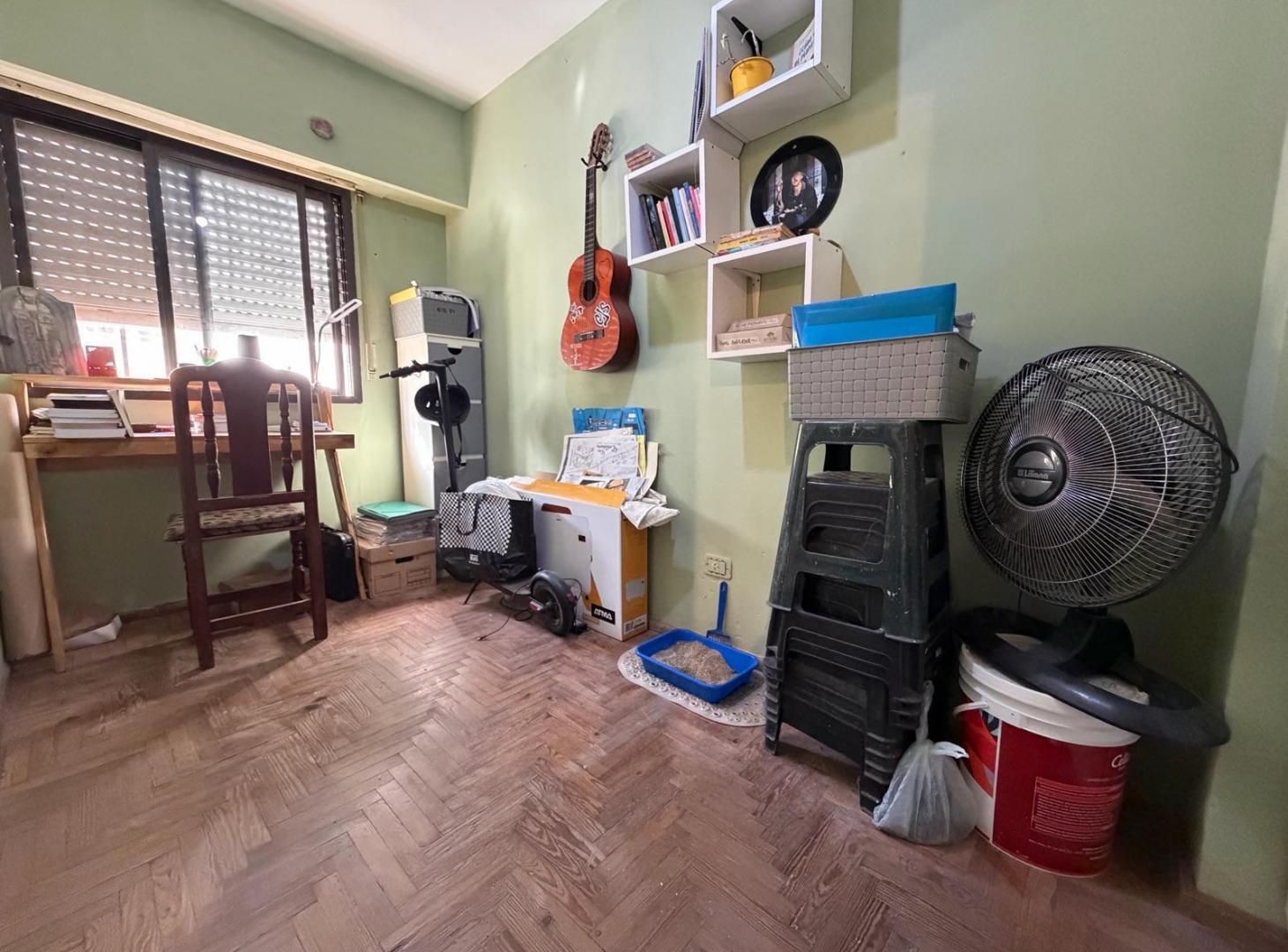 Foto de VENTA DEPARTAMENTO 2 DORMITORIOS POR ESCALERA EN ZONA RÍO, imagen 2