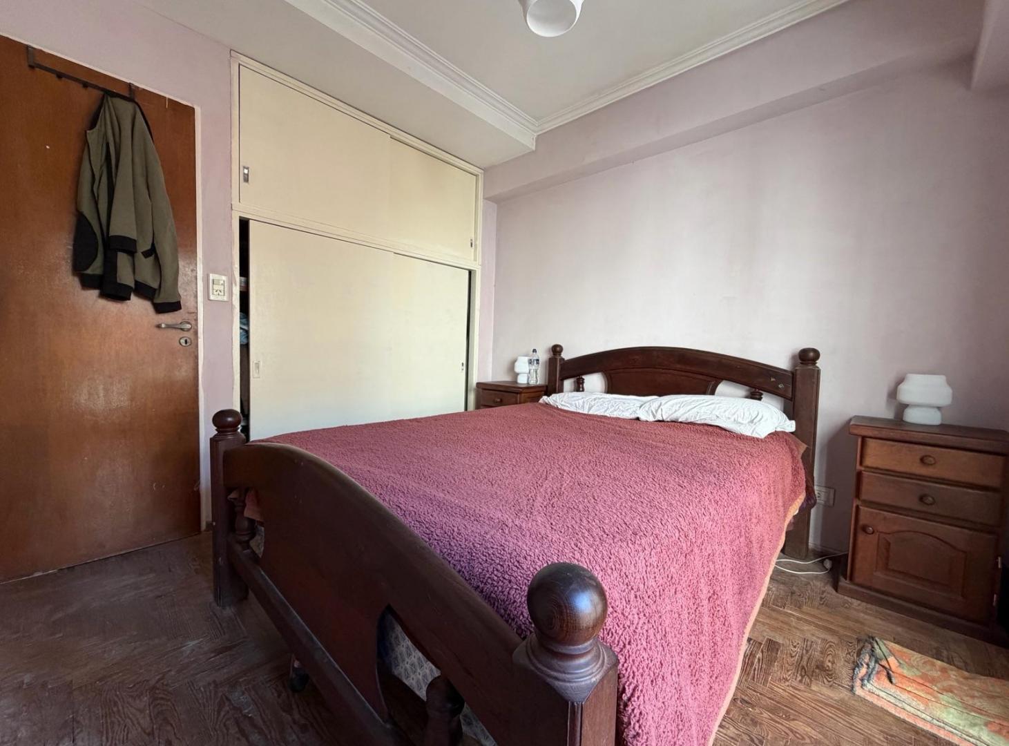 Foto de VENTA DEPARTAMENTO 2 DORMITORIOS POR ESCALERA EN ZONA RÍO, imagen 3