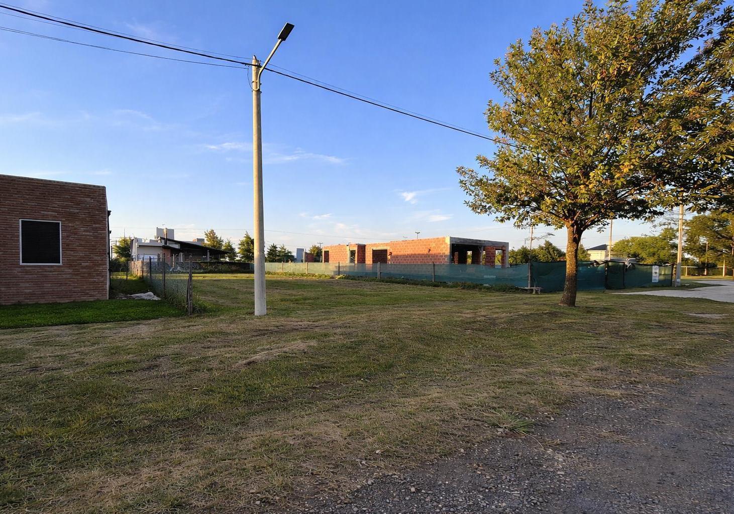 Foto de VENTA TERRENO ESCRITURADO DE 459 M2 EN BARRIO CERRADO LAS CASUARINAS, imagen 3