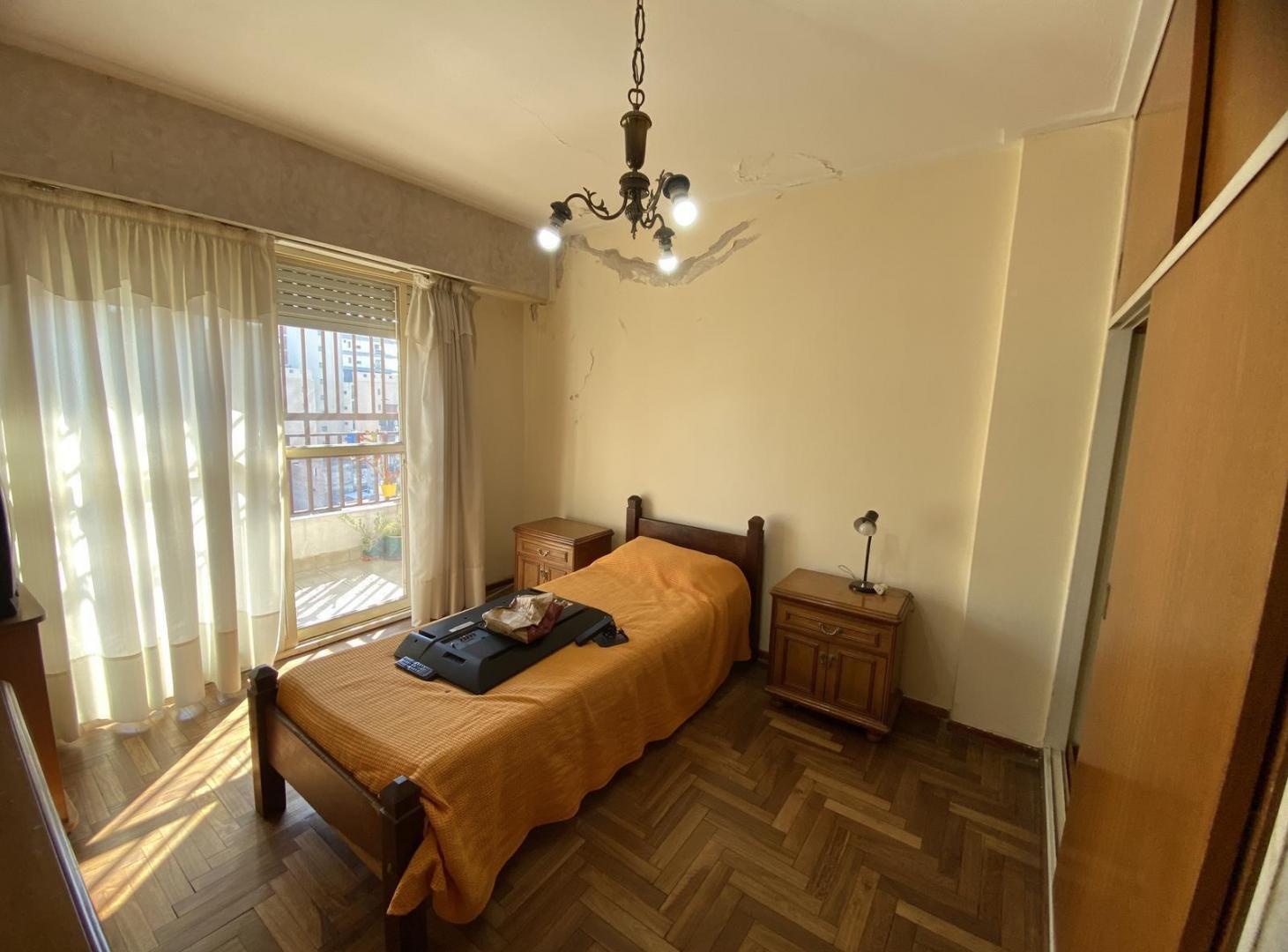 Foto de VENTA DEPARTAMENTO 2 DORMITORIOS CON COCHERA - BARRIO MARTIN, imagen 3