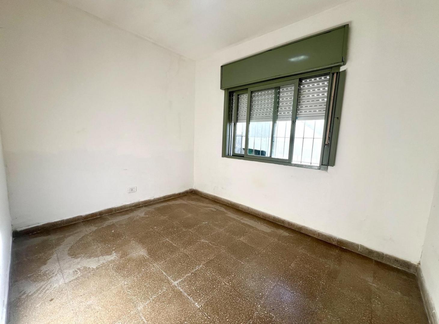 Foto de VENTA CASA 2 DORMITORIOS, COCHERA Y TERRAZA CON PARRILLERO, PJE. SAENZ, imagen 4