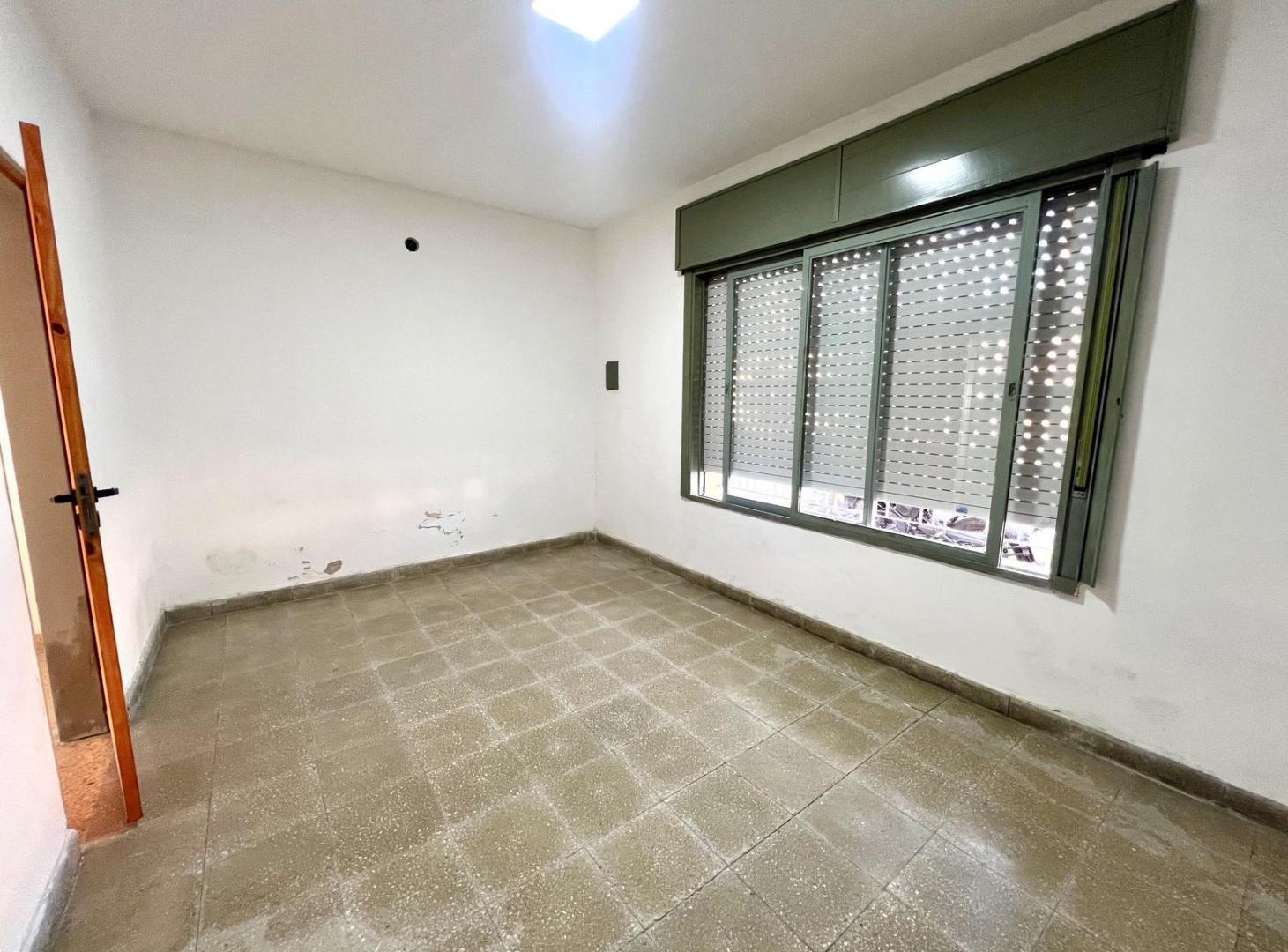 Foto de VENTA CASA 2 DORMITORIOS, COCHERA Y TERRAZA CON PARRILLERO, PJE. SAENZ, imagen 2