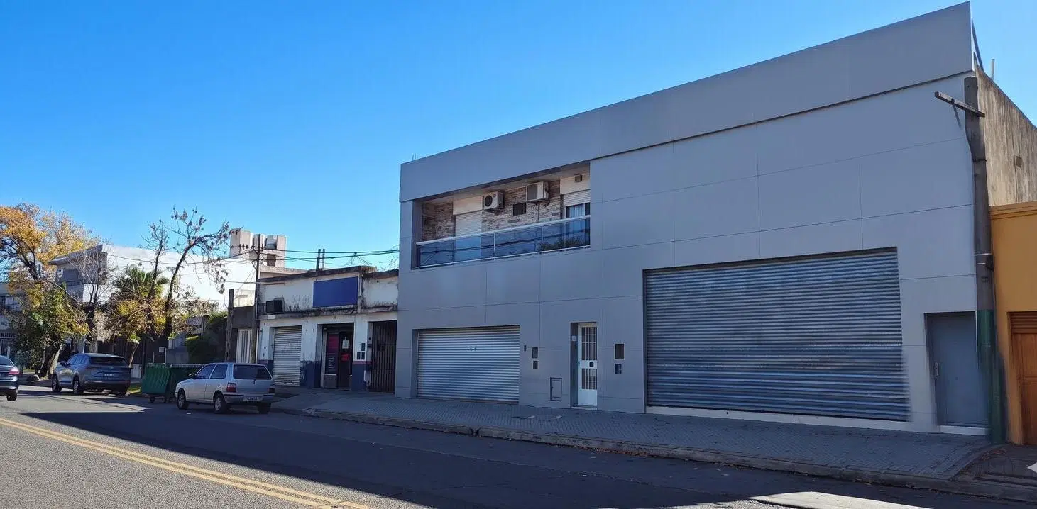 ROSARIO SUR - Imponente local sobre Av. Arijón listo para operar 4