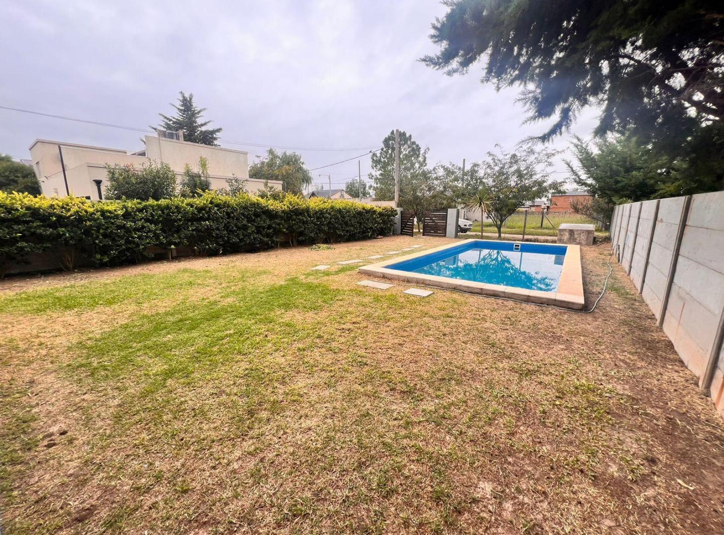 Foto de Casa con piscina frente a plaza, imagen 5