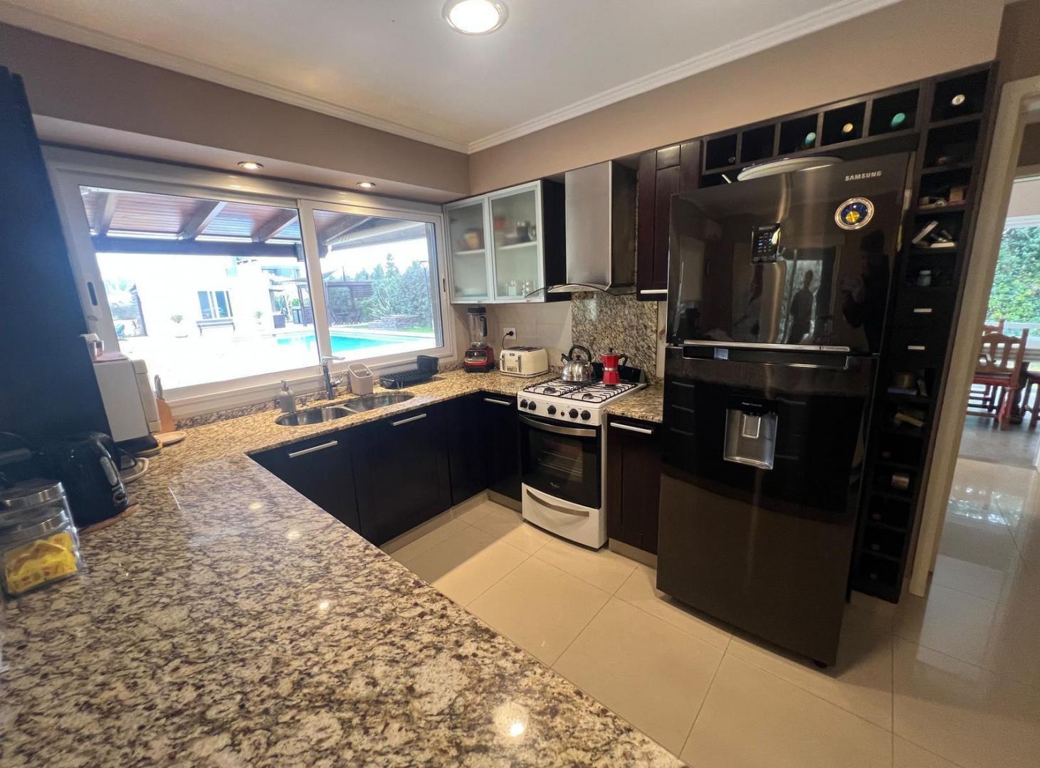 Foto de PUERTO ROLDAN - Magnífica casa 4 dormitorios con pileta !, imagen 5