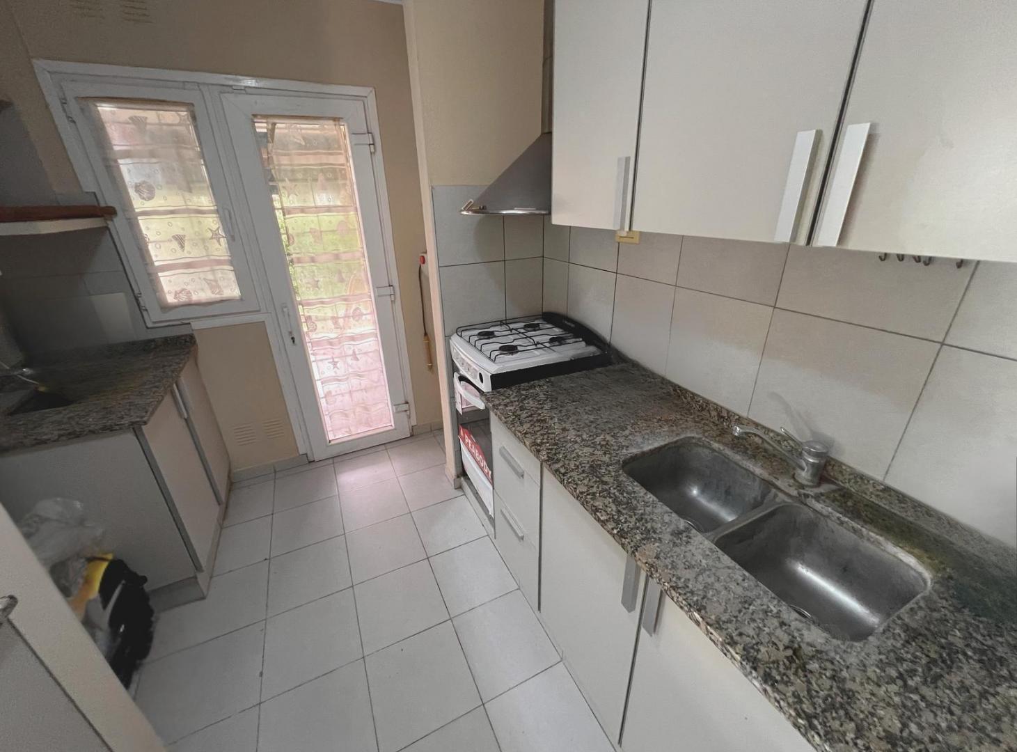 Foto de Casa sobre 2 terrenos, de 2 dormitorios y piscina, imagen 2