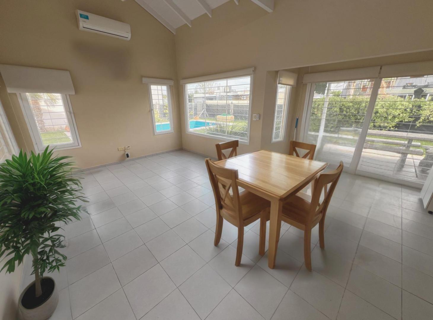 Foto de Casa sobre 2 terrenos, de 2 dormitorios y piscina, imagen 3