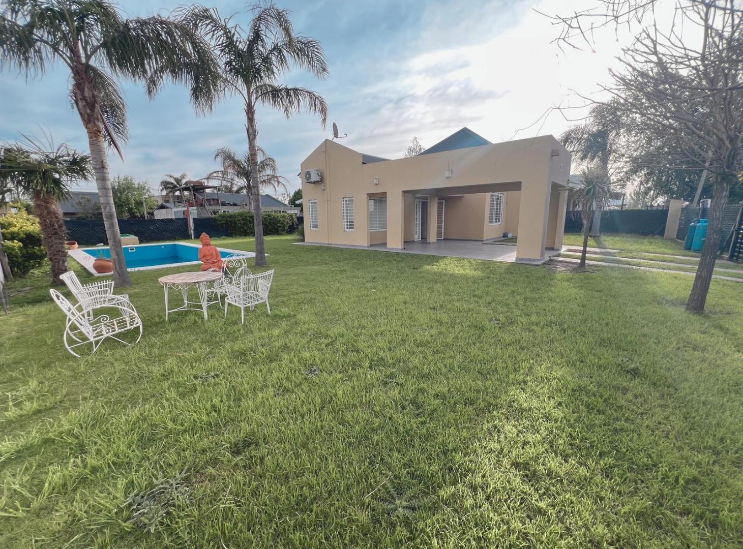 Foto de Casa sobre 2 terrenos, de 2 dormitorios y piscina, imagen 1