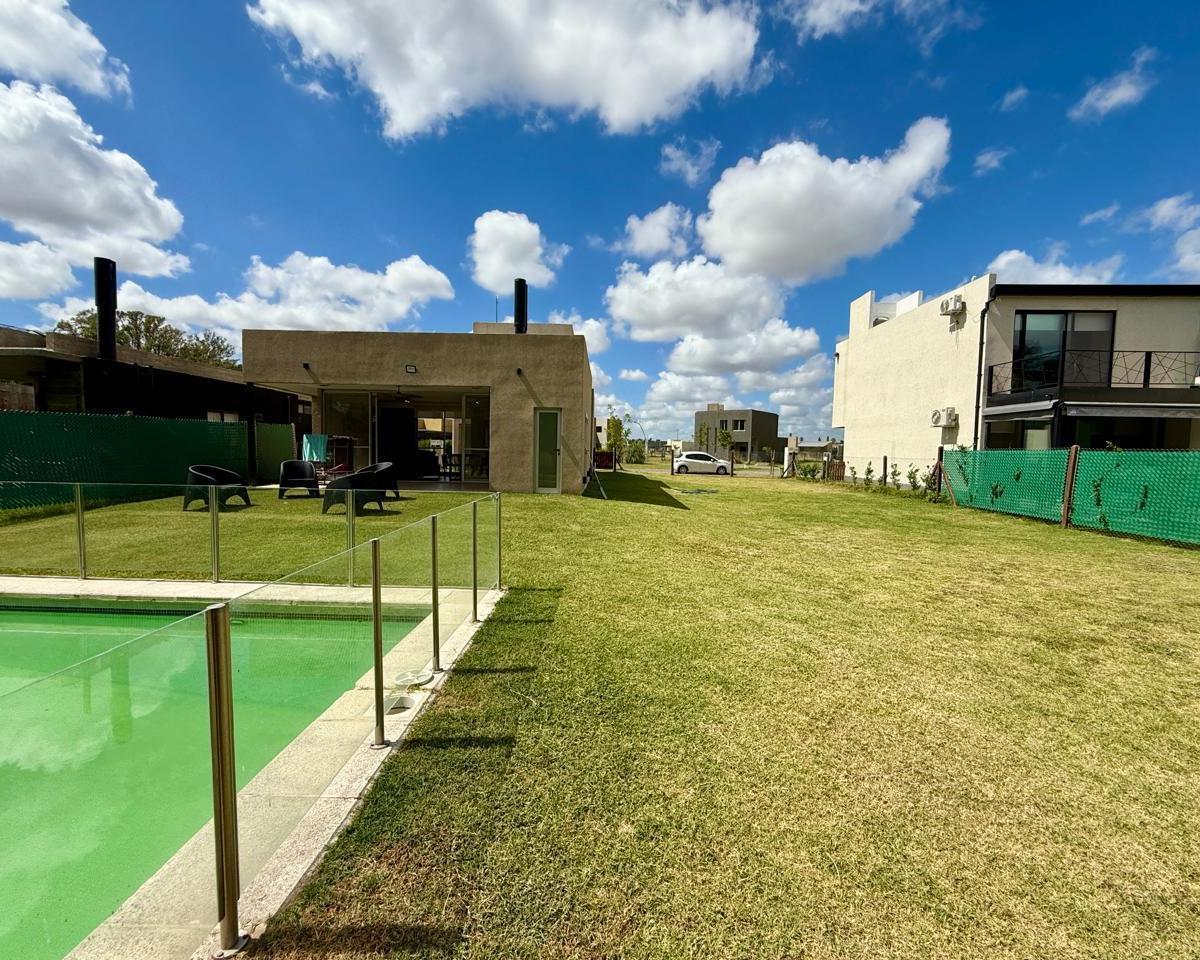 Casa 2 Dorm. en Country en Venta! 5