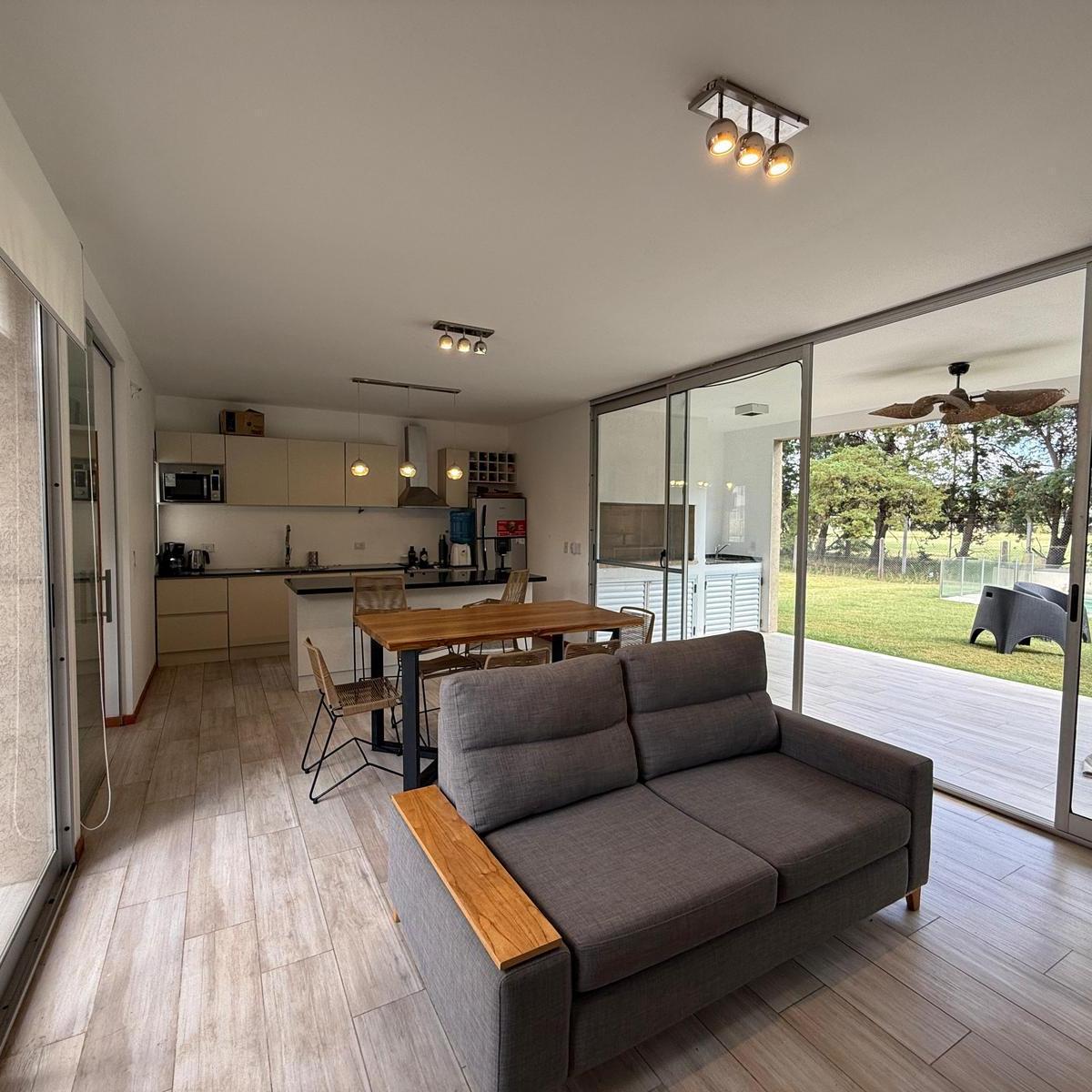 Casa 2 Dorm. en Country en Venta! 3