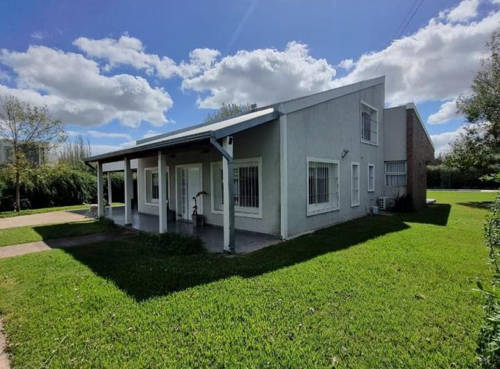 Casa en  hermosa zona de Roldan , barrio Prados Del Sol 4
