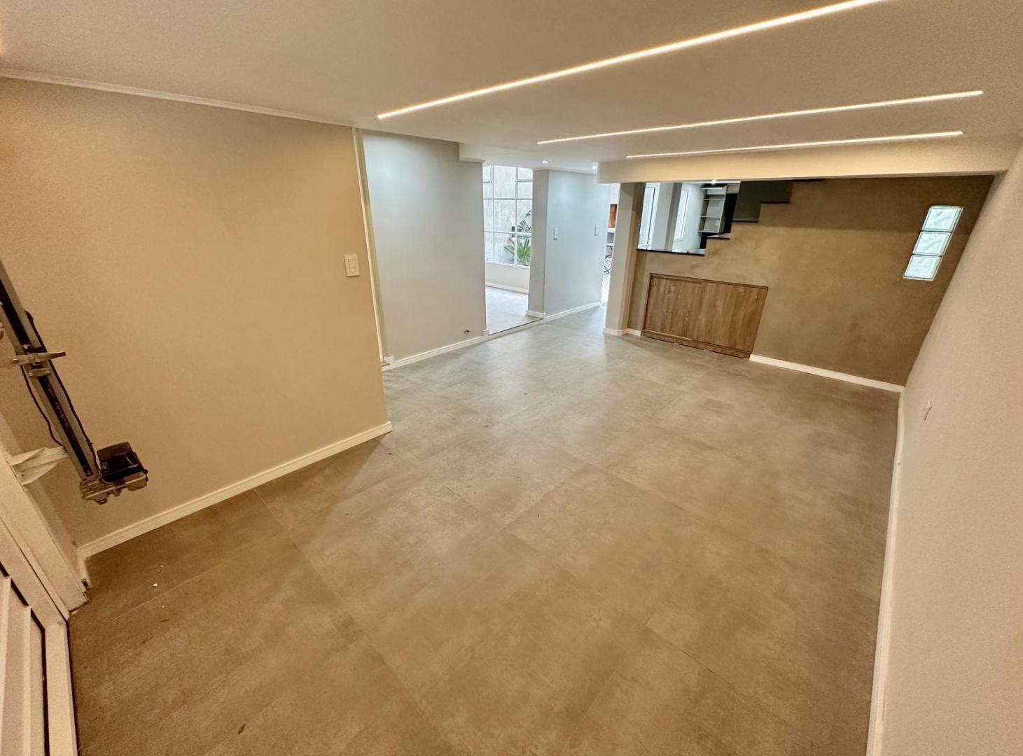 Foto de Casa en Pichincha con cochera- A ESTRENAR - Reciclado integro, imagen 3