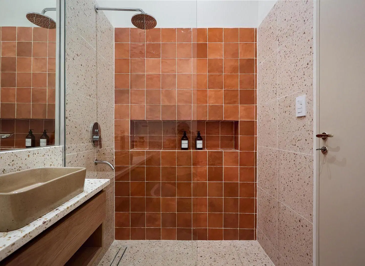 CASA UNICA EN VENTA EN ABASTO - 4 dormitorios 3