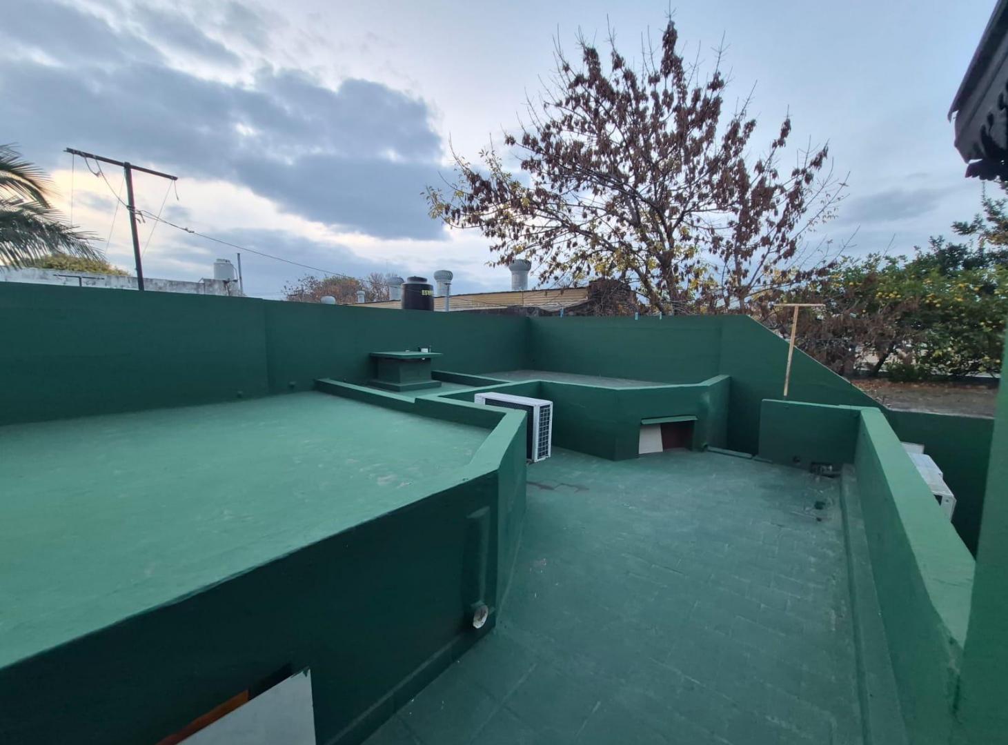 Pasillo único en venta barrio Azcuénaga , impecable , proyección de ampliación