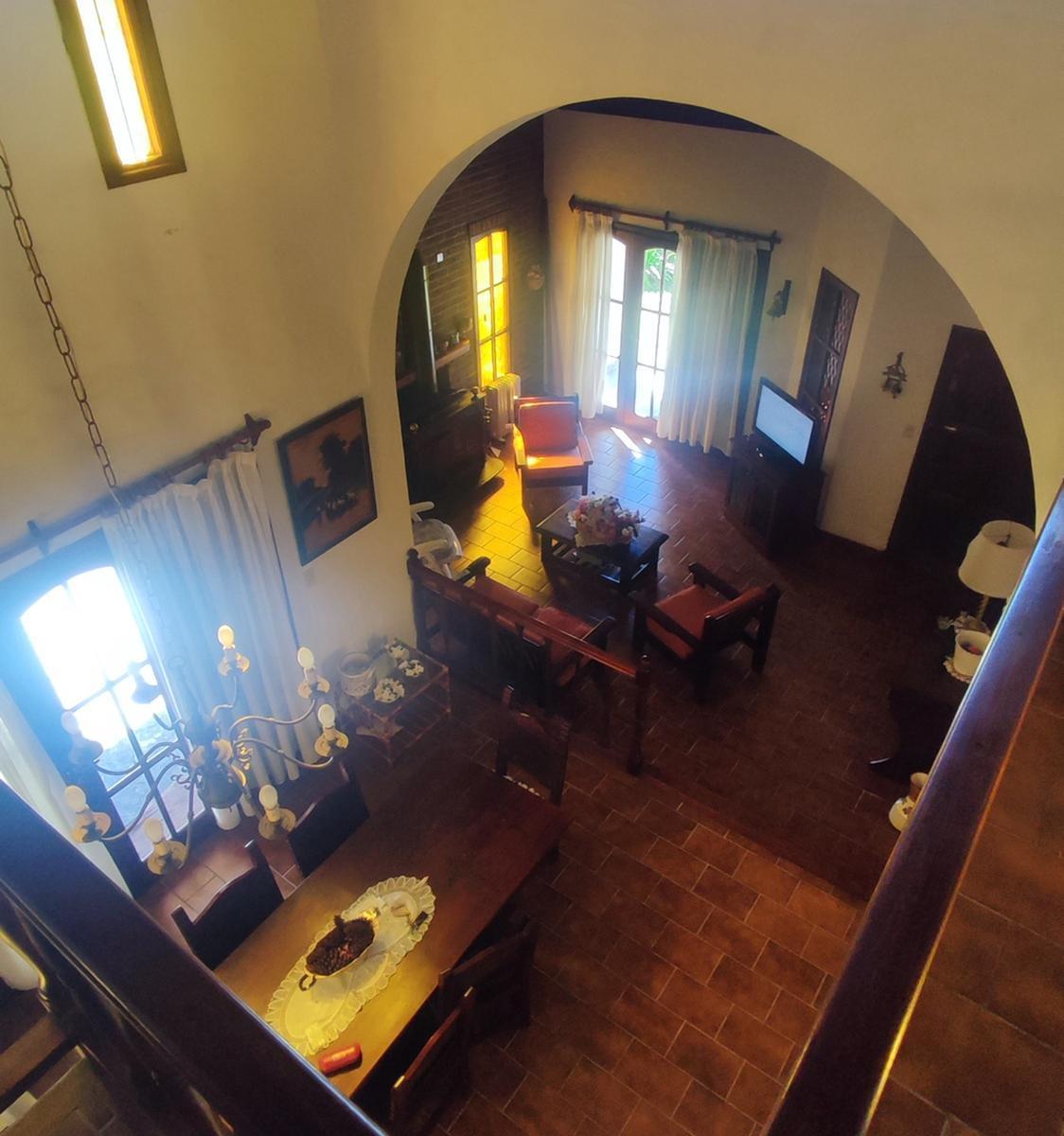 ---APTO CREDITO---EXCELENTE CHALET SOBRE DOS TERRENOS EN ACANTILADOS