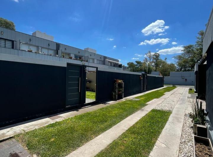 VENTA DUPLEX 2 AMBIENTES BARRIO CERRADO EN MORENO 3