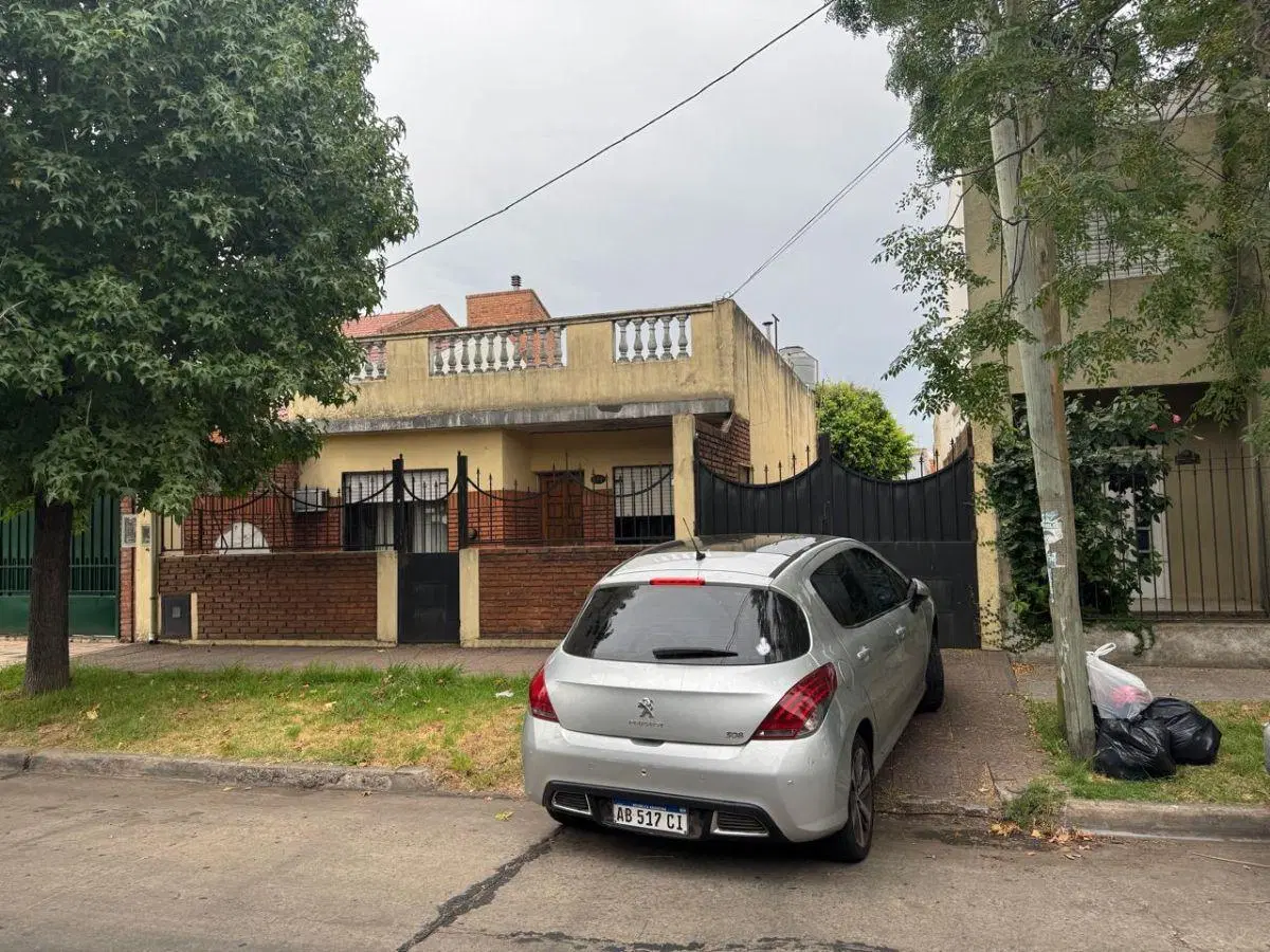 CASA TIPO CHALET 3 AMBIENTES - CASTELAR SUR 2