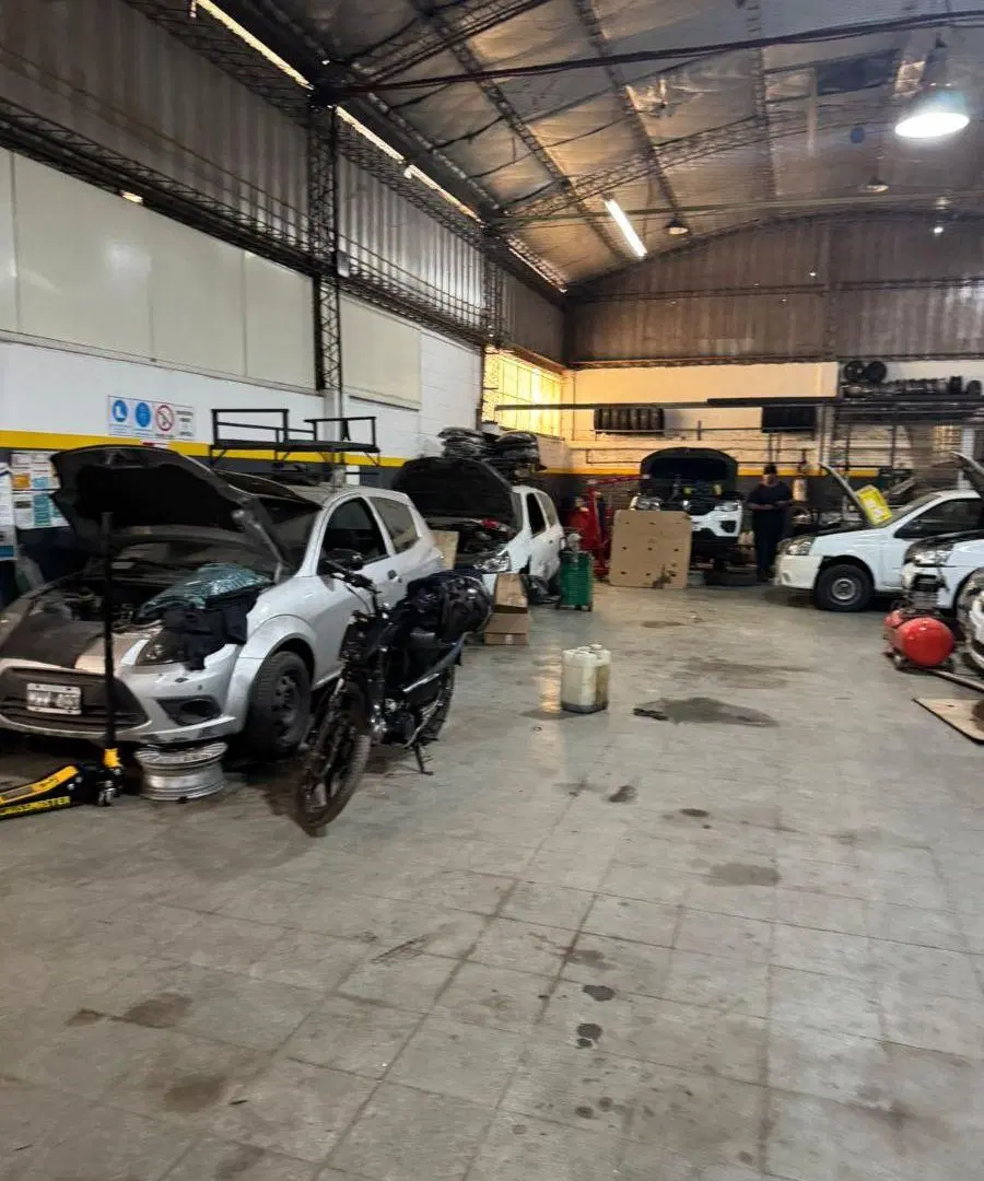 EXCELENTE GALPÓN/DEPÓSITO 1000M2 - UBICACIÓN EXTRATÉGICA 200M ACCESO OESTE - ZONIFICACIÓN INDUSTRIAL 5