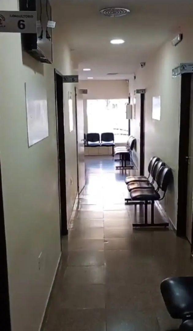 Foto de Importante Local 9 Consultorios Medicos Excelente Ubicación Merlo, imagen 1