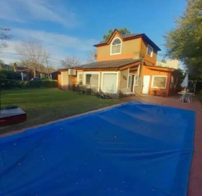 Foto de Casa En Venta En Banco Provincia Con Pileta Y Jardín, imagen 2