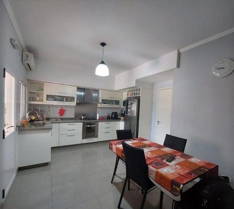 Foto de Casa Tipo Chalet 3 Ambientes - Planta Baja Reciclado Total - Castelar Norte, imagen 1