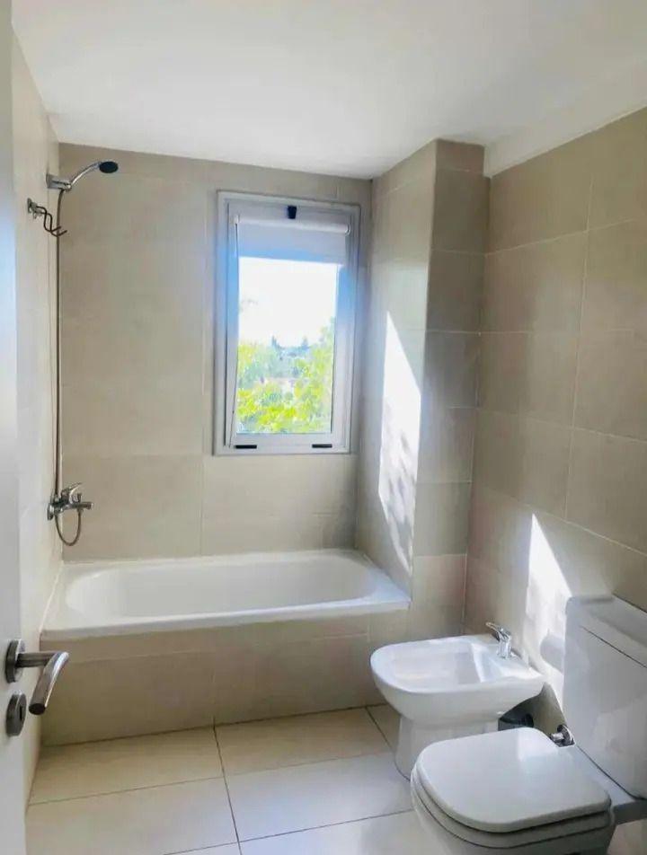 Foto de Hermoso Departamento De 3 Ambientes En Castelar Norte Con Terraza, imagen 2