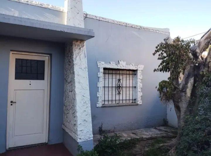 Foto de Casa En Venta En Ituzaingó Norte Con Jardín Y Cochera, imagen 3
