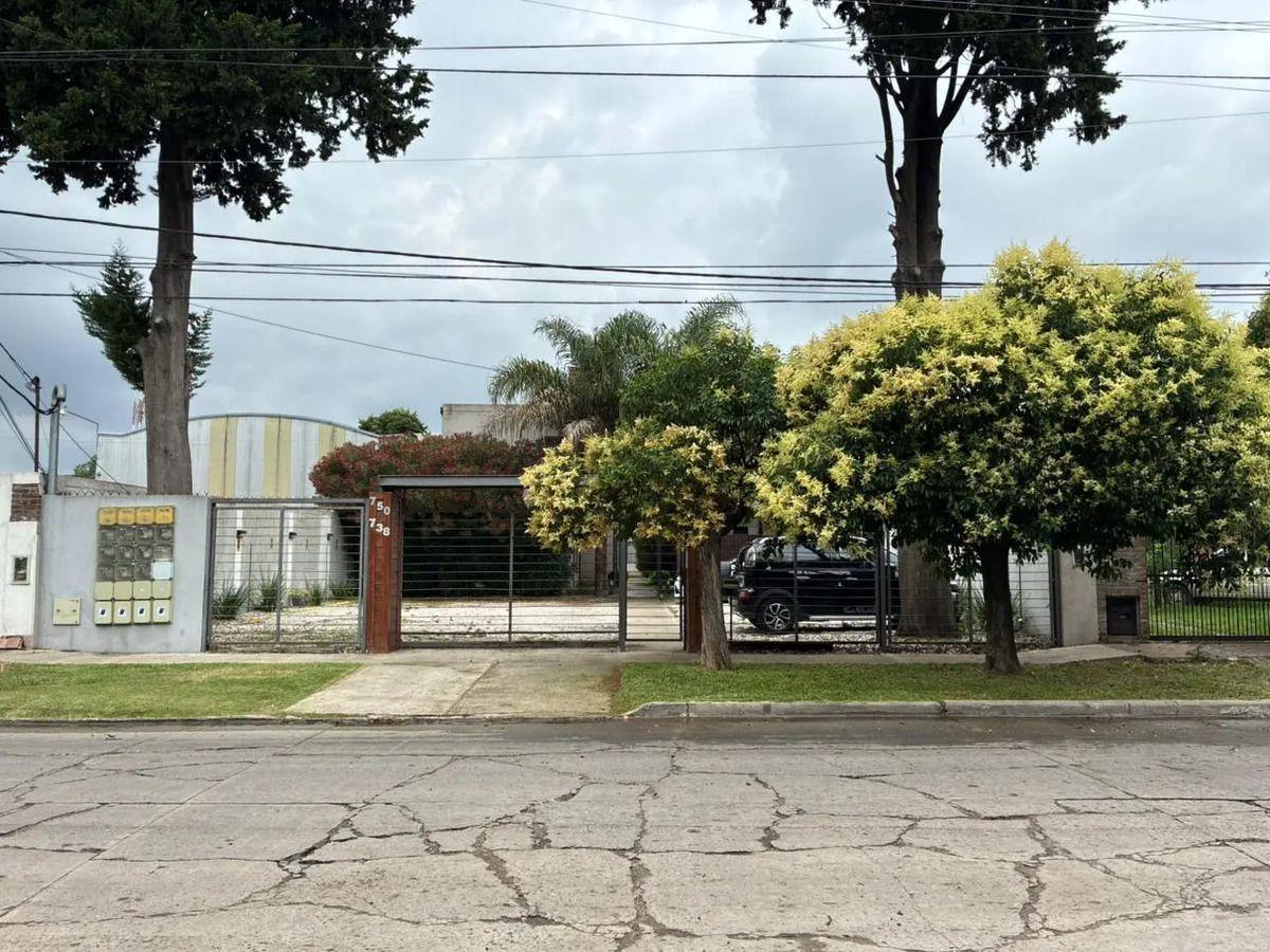Foto de Duplex Tres Ambientes En Condominio Con Cochera Descubierta, imagen 2