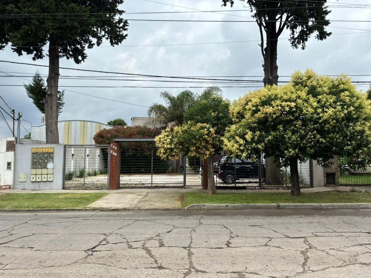Foto de Duplex Tres Ambientes En Condominio Con Cochera Descubierta, imagen 1