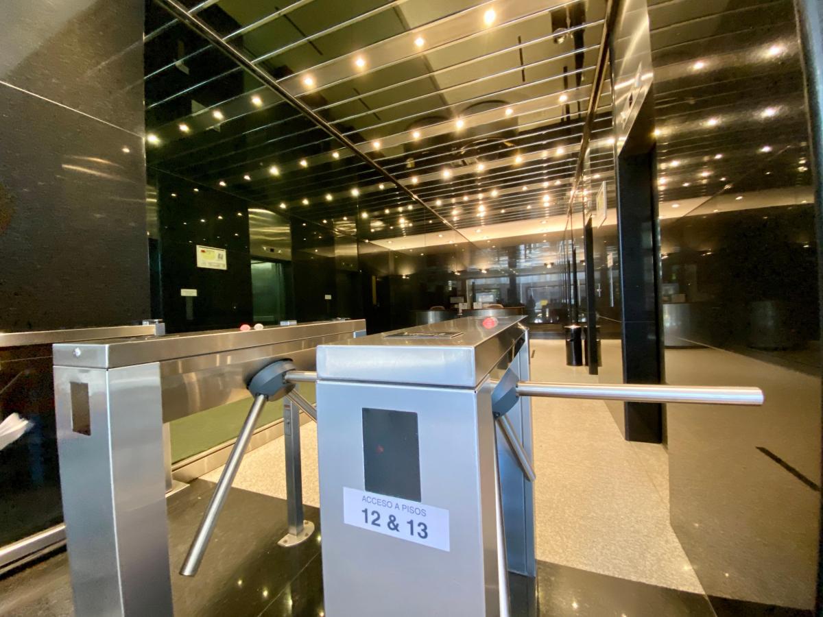 A metros de Plaza Roma y Catalinas