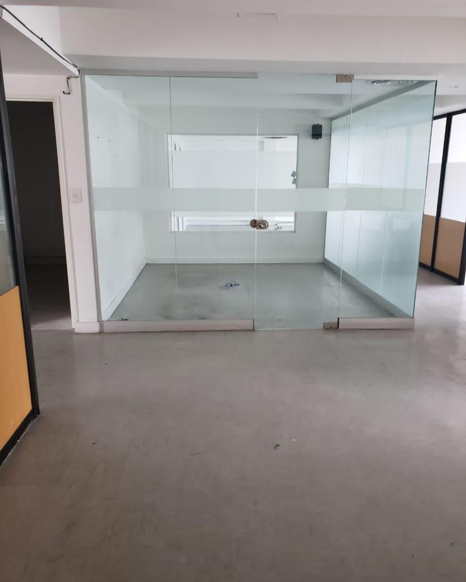 Foto de OFICINA A UNA CUADRA DE PLAZA SAN MARTIN - PLANTA LIBRE, imagen 3