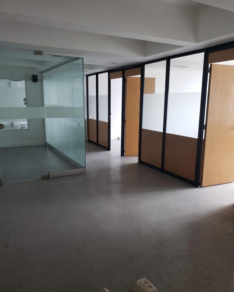 Foto de OFICINA A UNA CUADRA DE PLAZA SAN MARTIN - PLANTA LIBRE, imagen 2