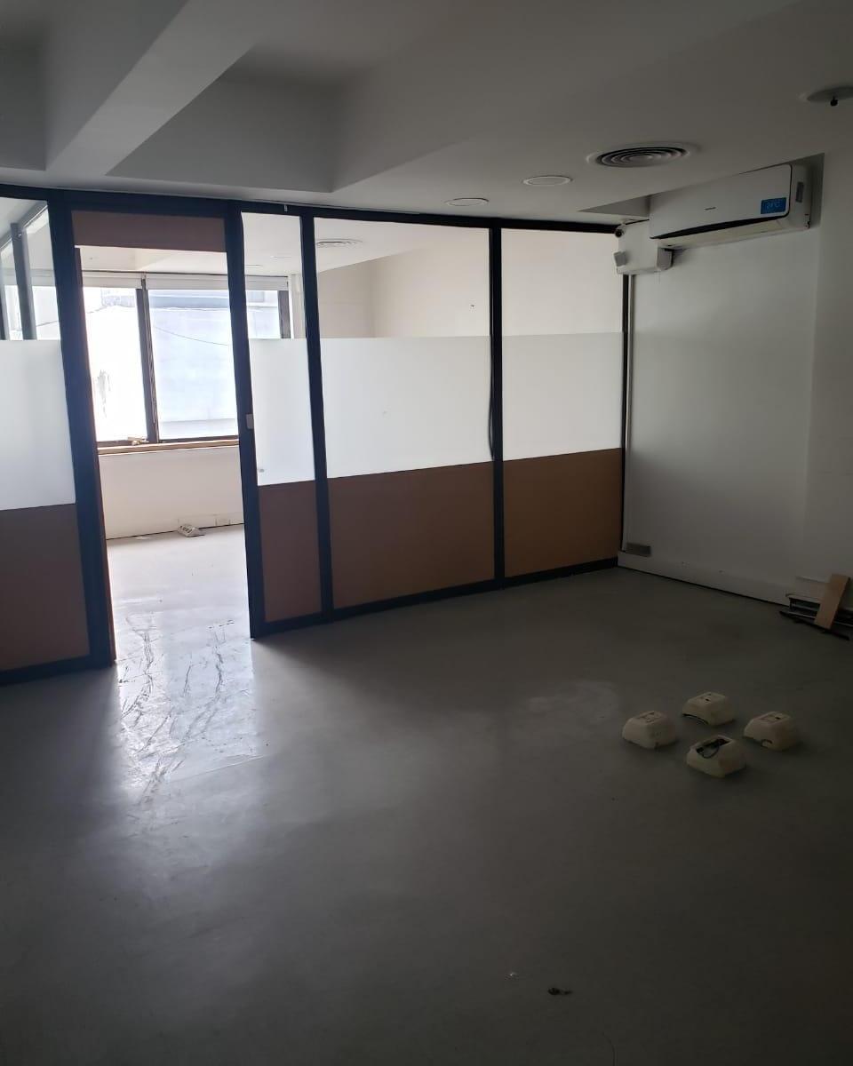 Foto de OFICINA A UNA CUADRA DE PLAZA SAN MARTIN - PLANTA LIBRE, imagen 4