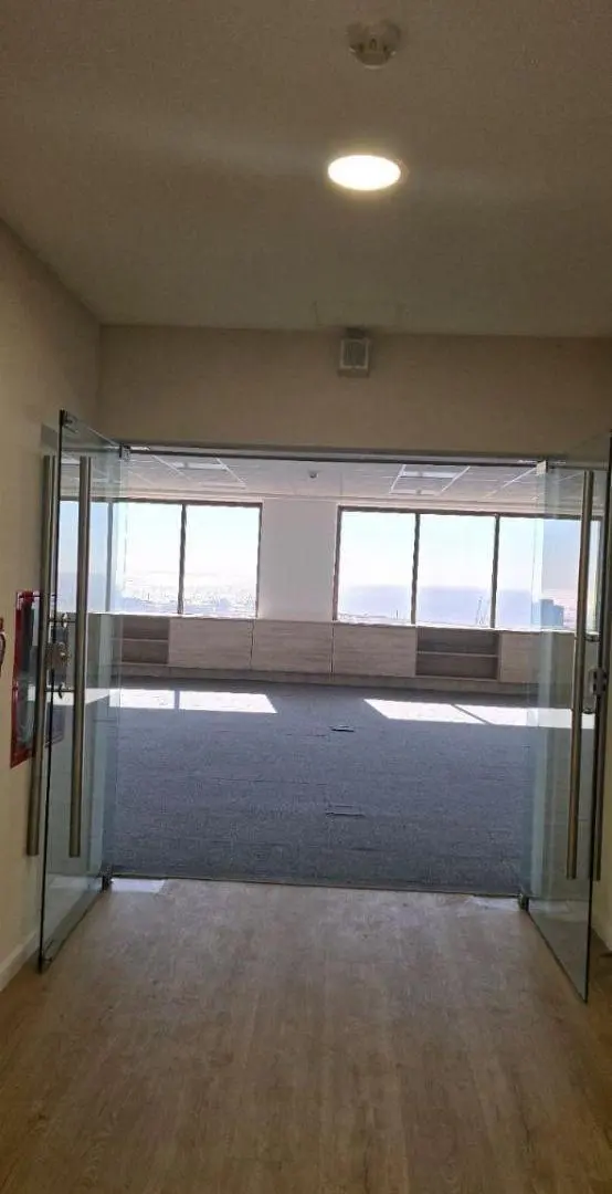 Exclusiva oficina de 400m2 lista para ingresar! 4